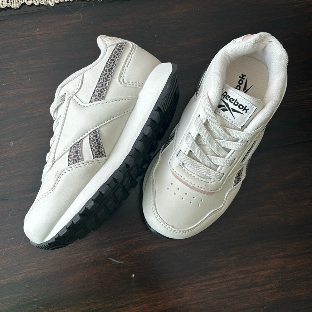EUC Reebok sneakers